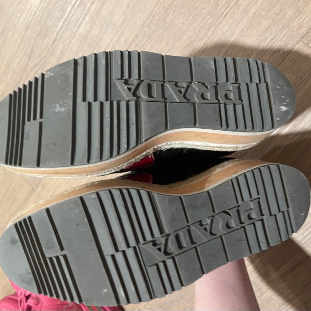 Prada - Picture 2 of 6